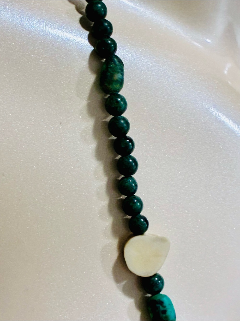 Green Natural Stone Beaded Necklace Cream Accents Toggle Clasp Easy Boho Chic - Picture 12 of 13